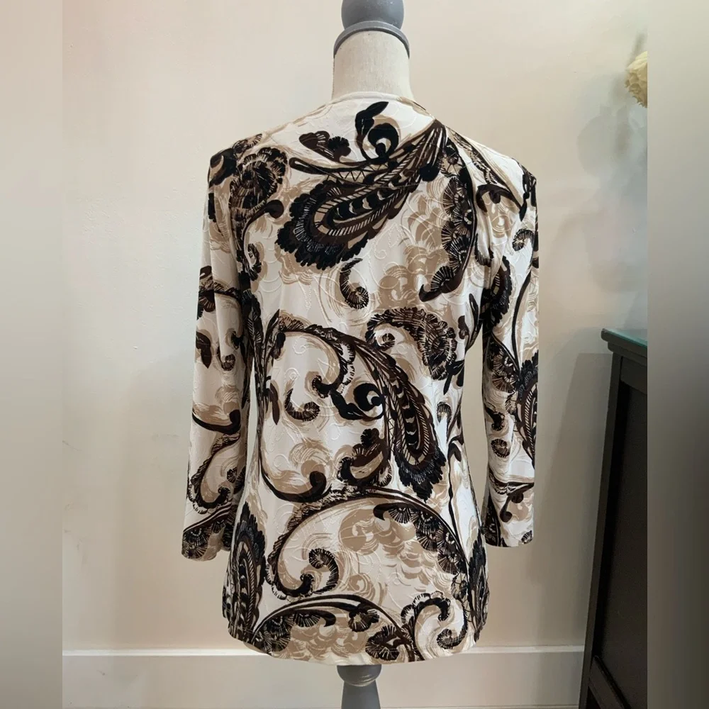Soft Neutral Pattern Blouse - Picture 5 of 5
